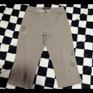 Gloria Vanderbilt Taupe Cropped Straight Leg Pants W/ Rose Embroidery- Size 6